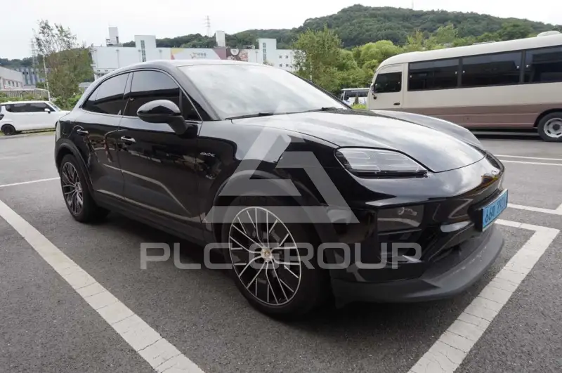 2025 Porsche Macan