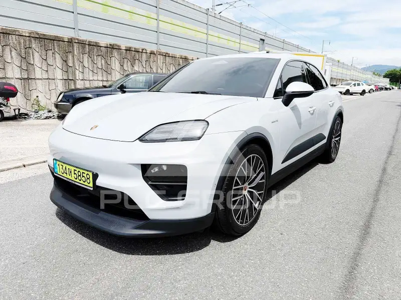 2025 Porsche Macan