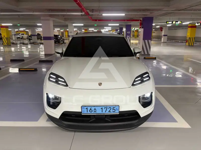 2025 Porsche Macan