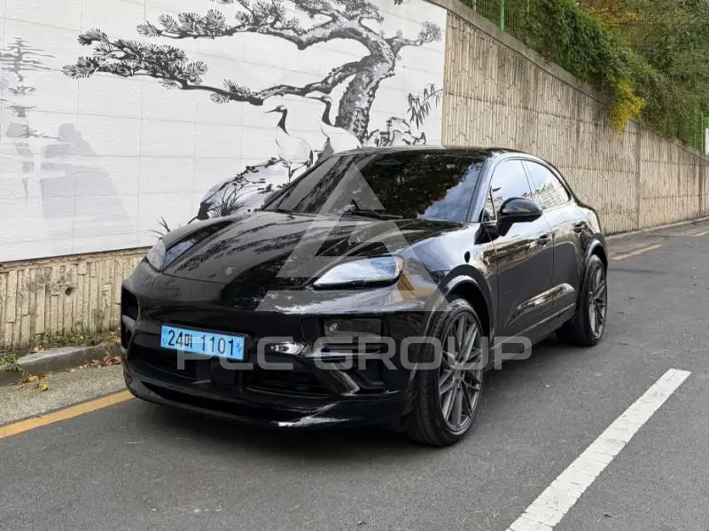 2025 Porsche Macan