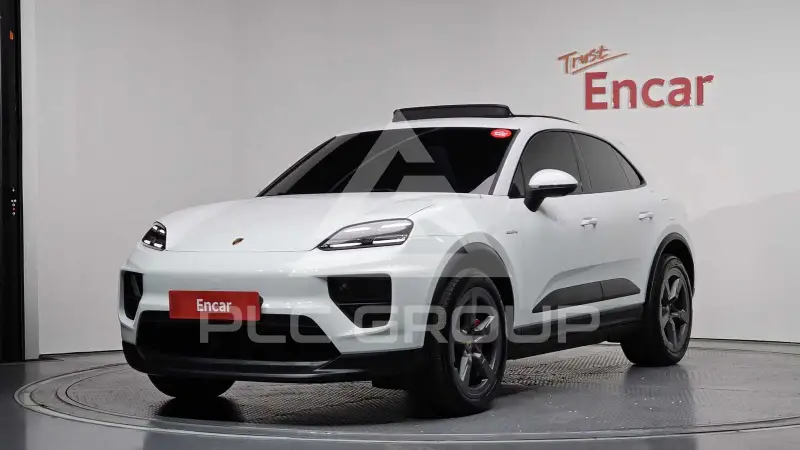 2025 Porsche Macan