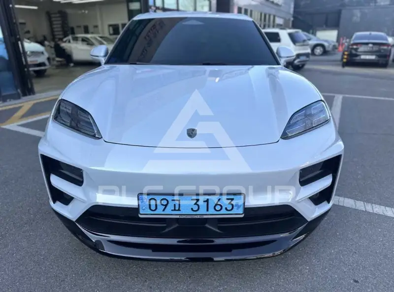 2025 Porsche Macan