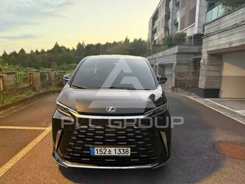 2025 Lexus LM 300