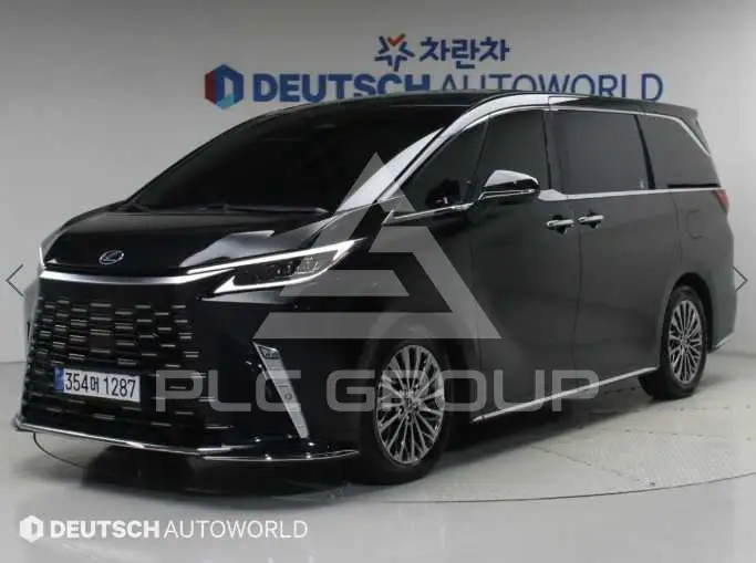 2025 Lexus LM300