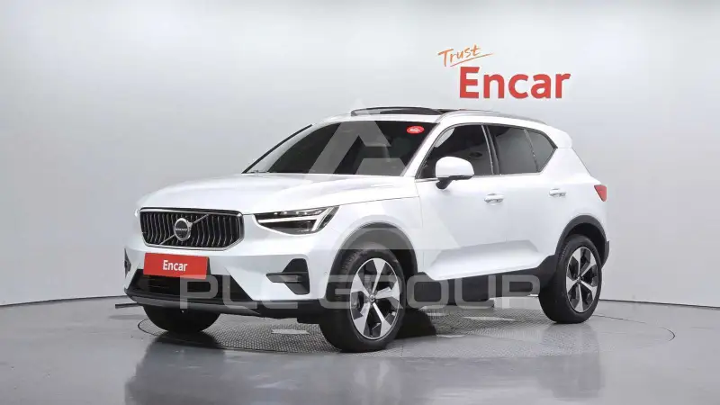 2025 Volvo XC40