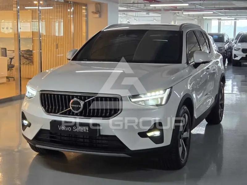 2025 Volvo XC40