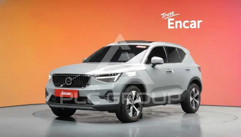 2025 Volvo XC40