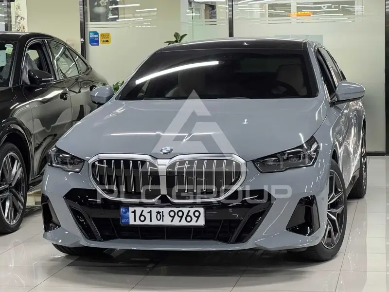 2026 BMW 523M