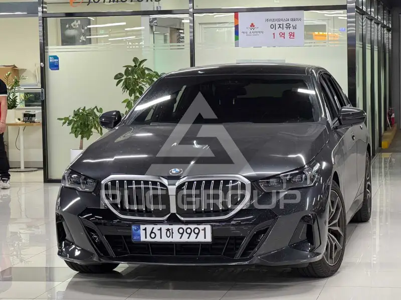 2026 BMW 523M