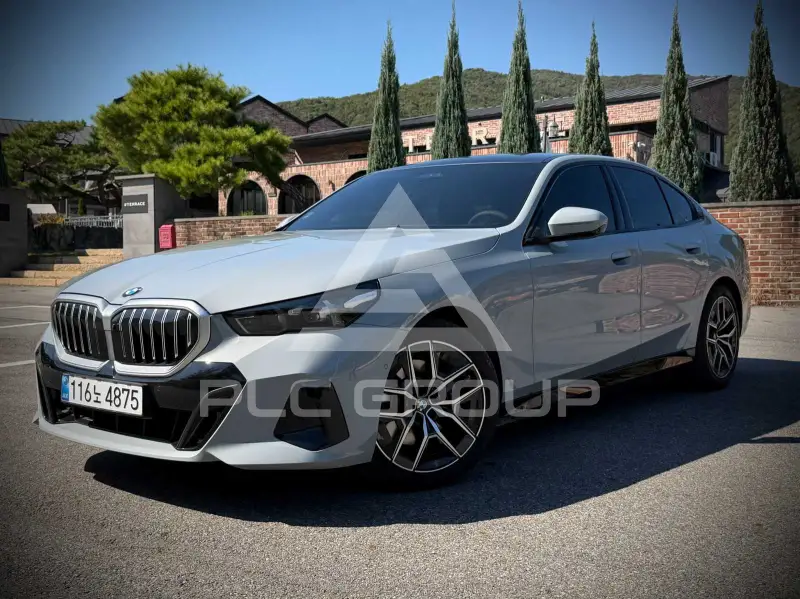 2026 BMW 523M