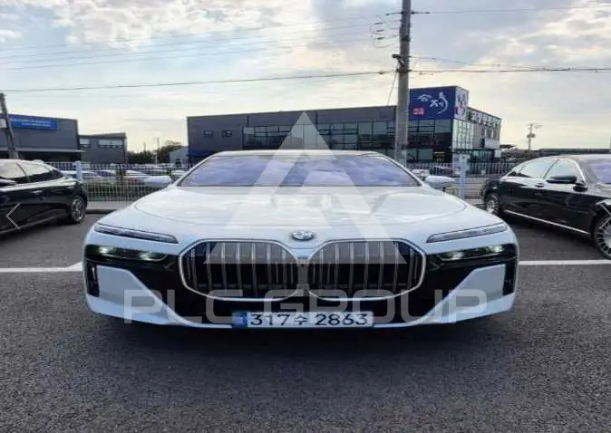 2026 BMW 740M