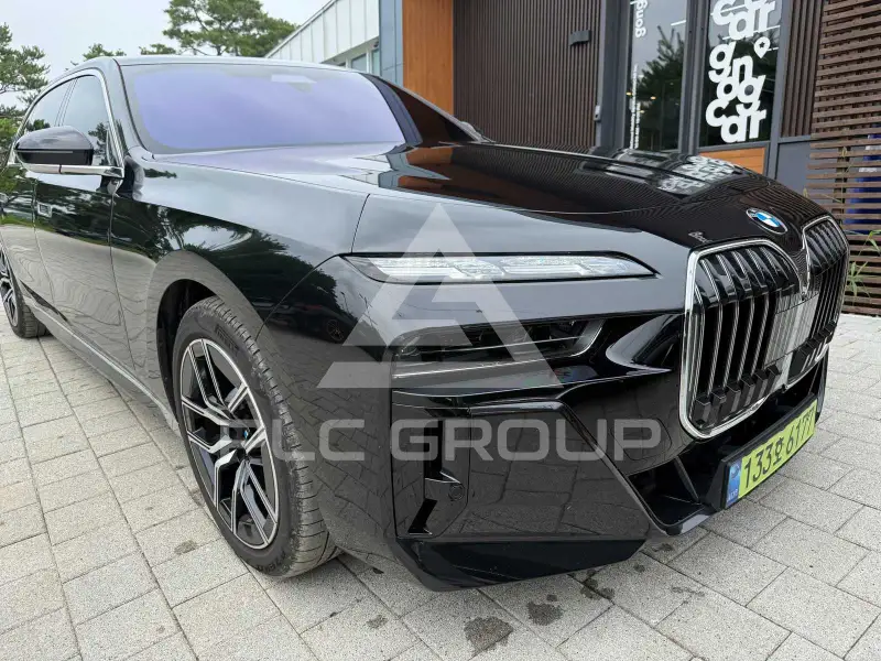 2026 BMW 740M