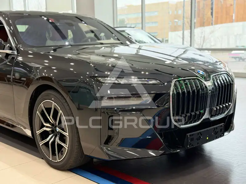 2026 BMW 740M