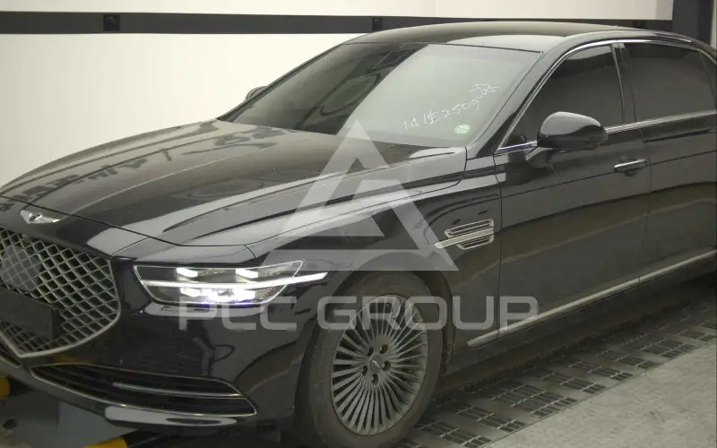 2021 Genesis G90