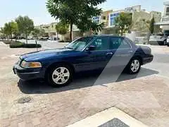 2004 Ford CROWN