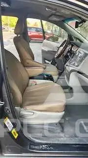 2011 Toyota SIENNA