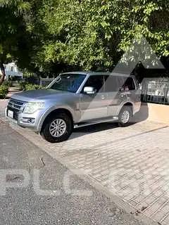 2015 Mitsubishi PAJARO