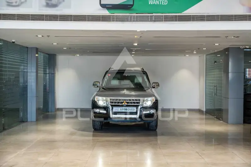 2020 Mitsubishi PAJARO