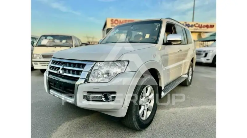 2020 Mitsubishi PAJARO