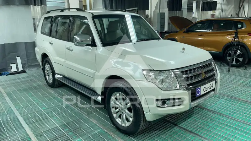 2020 Mitsubishi PAJARO