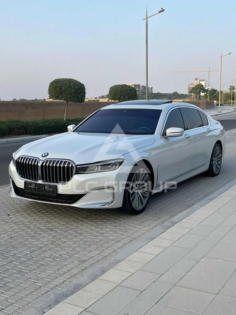 2021 BMW 730