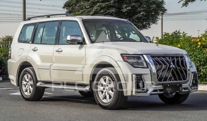 2022 Mitsubishi PAJARO