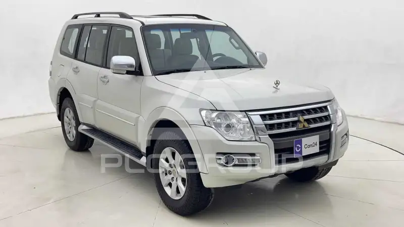 2022 Mitsubishi PAJARO