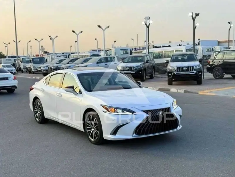 2024 Lexus ES300