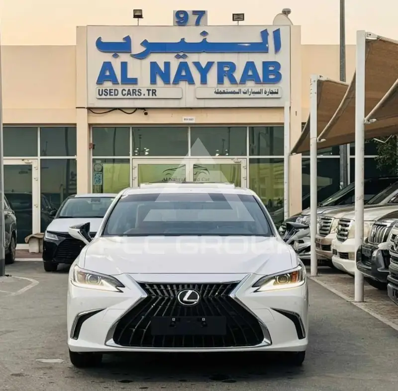 2025 Lexus ES300