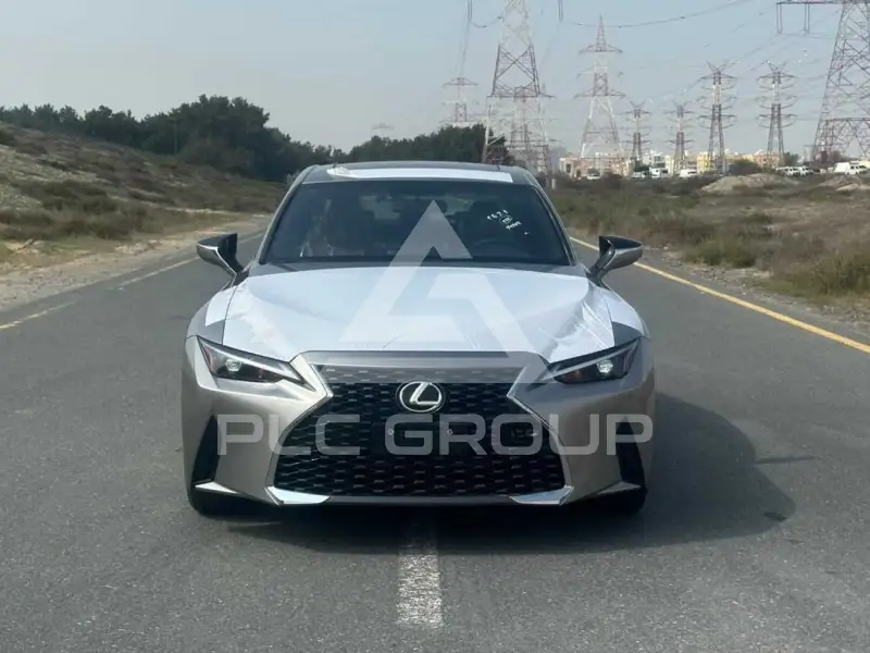 2025 Lexus IS300