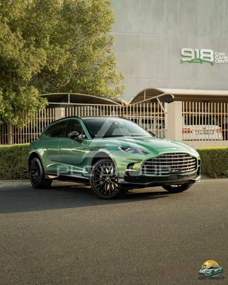 2025 Aston Martin DBX