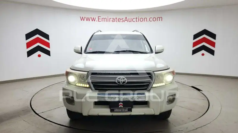 2013 Toyota LAND CRUISER