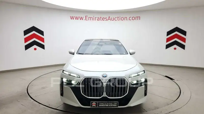 2023 BMW 735
