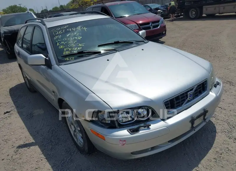 2004 Volvo V40 photo
