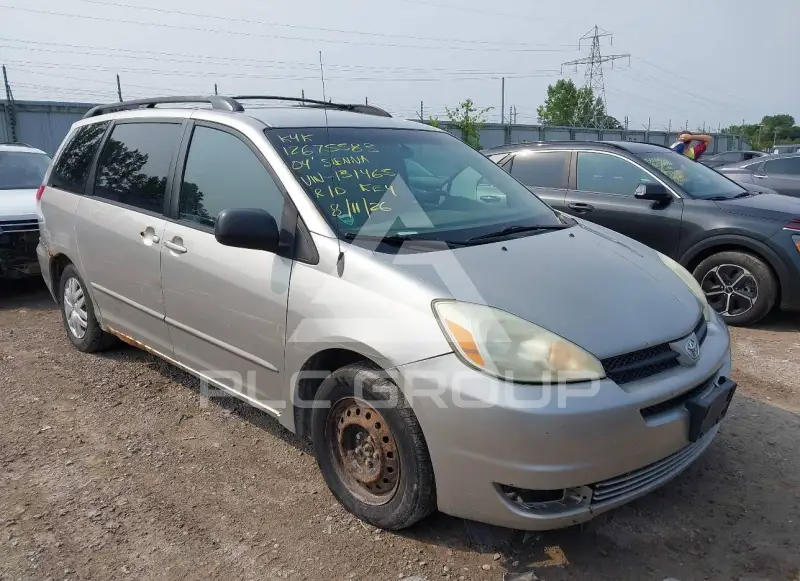 2004 Toyota SIENNA photo