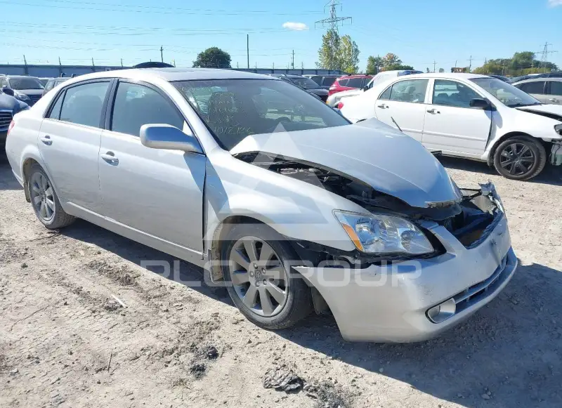 2005 Toyota AVALON фото
