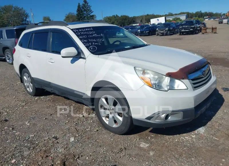 2010 Subaru Outback photo