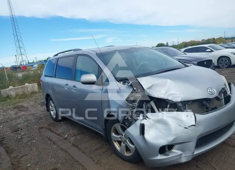 2011 Toyota SIENNA фото