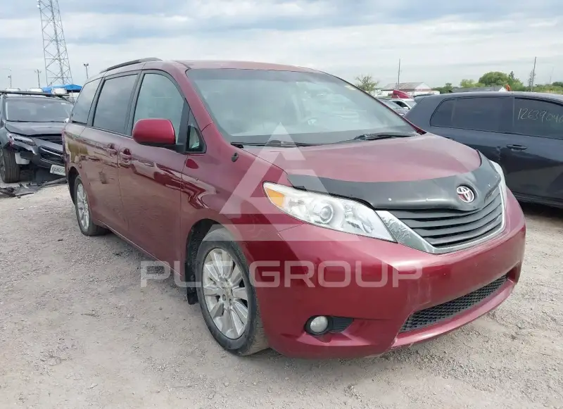 2011 Toyota SIENNA фото