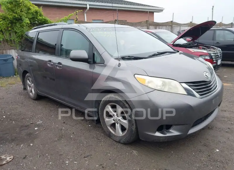2011 Toyota SIENNA фото