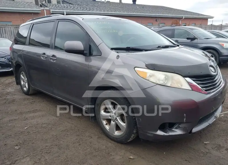 2011 Toyota SIENNA фото