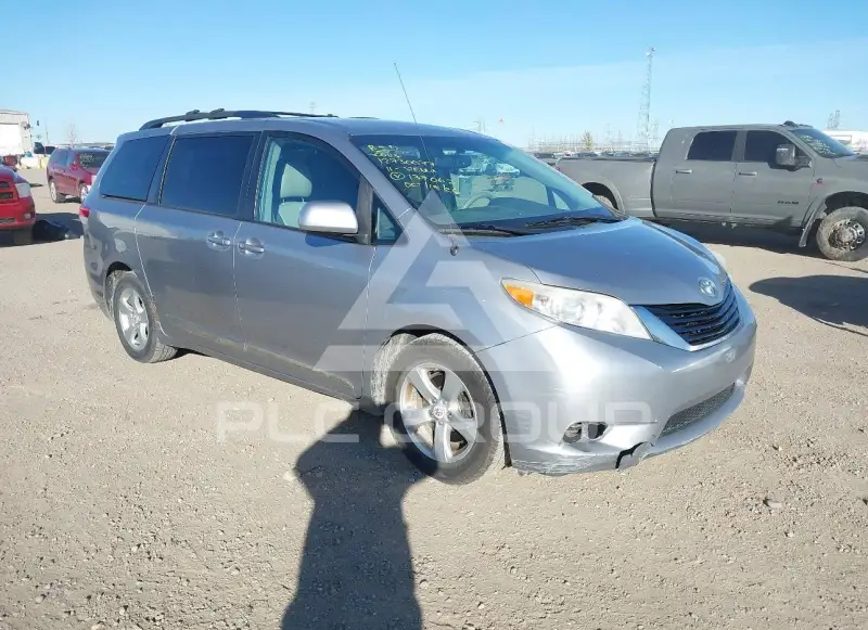 2011 Toyota SIENNA фото