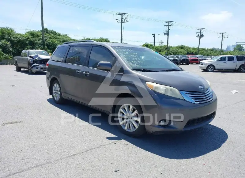 2012 Toyota SIENNA фото
