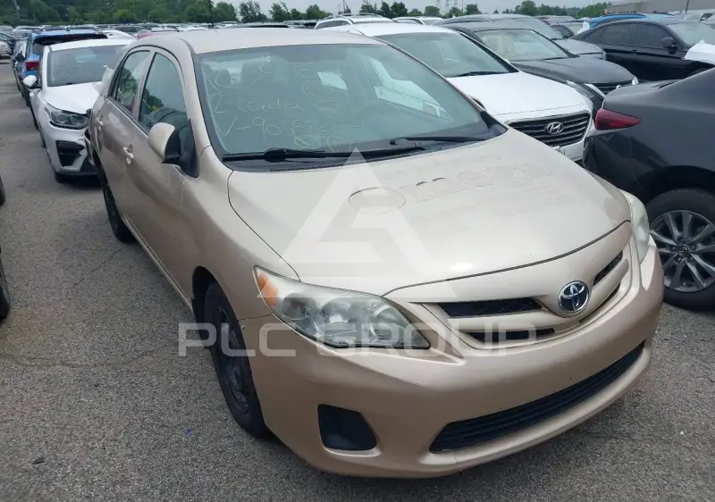 2012 Toyota COROLLA фото