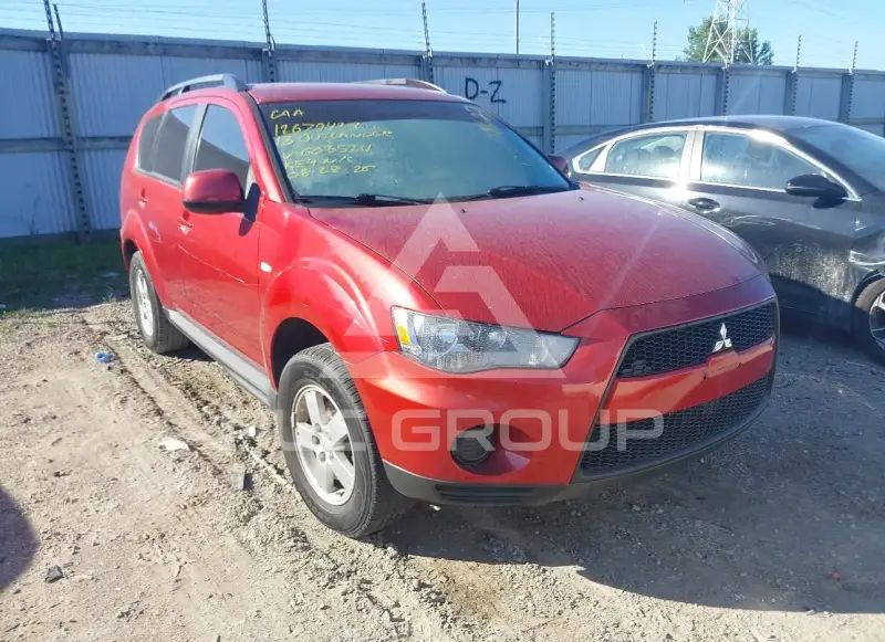 2013 Mitsubishi OUTLANDER фото