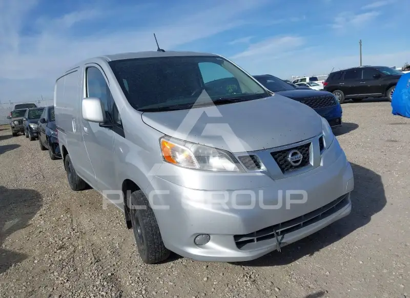 2013 Nissan NV 200 photo