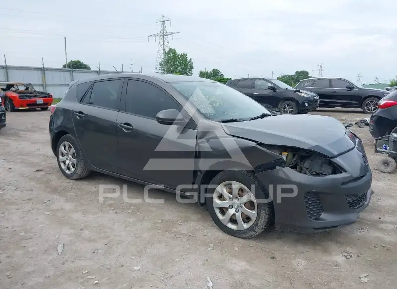 2013 Mazda 3 photo