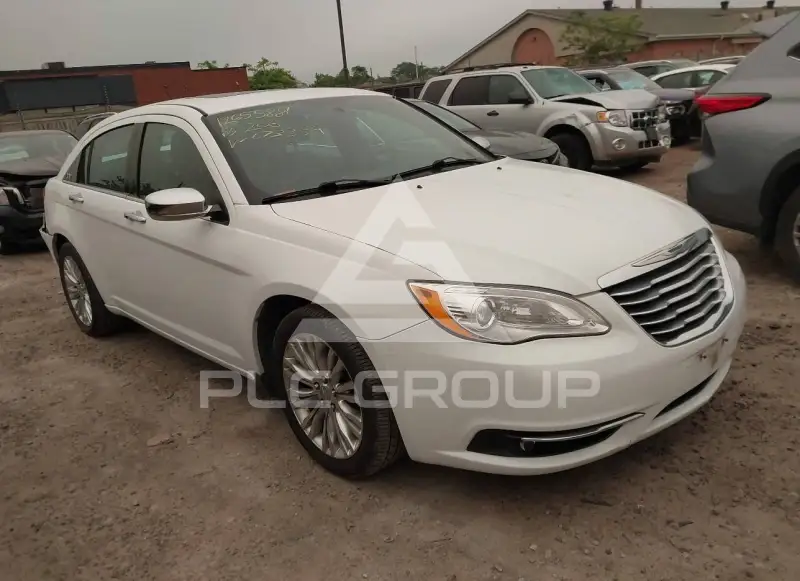 2013 Chrysler 200 фото