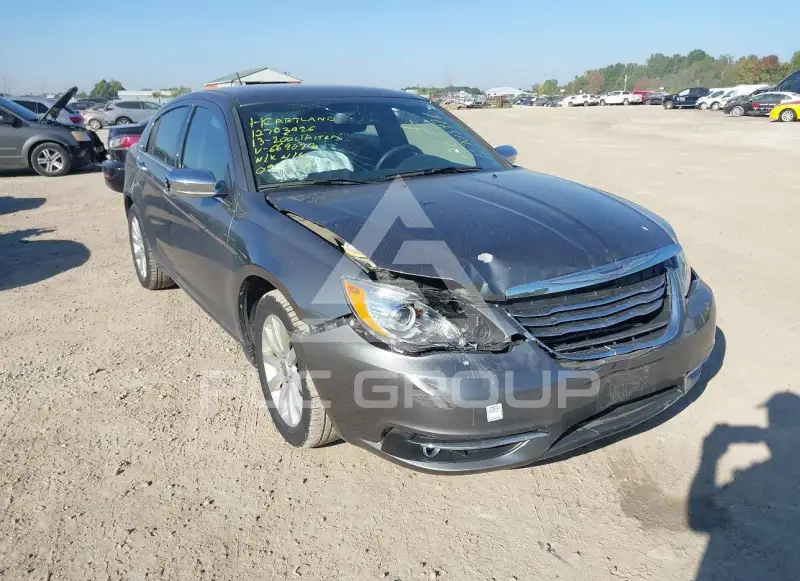 2013 Chrysler 200 photo