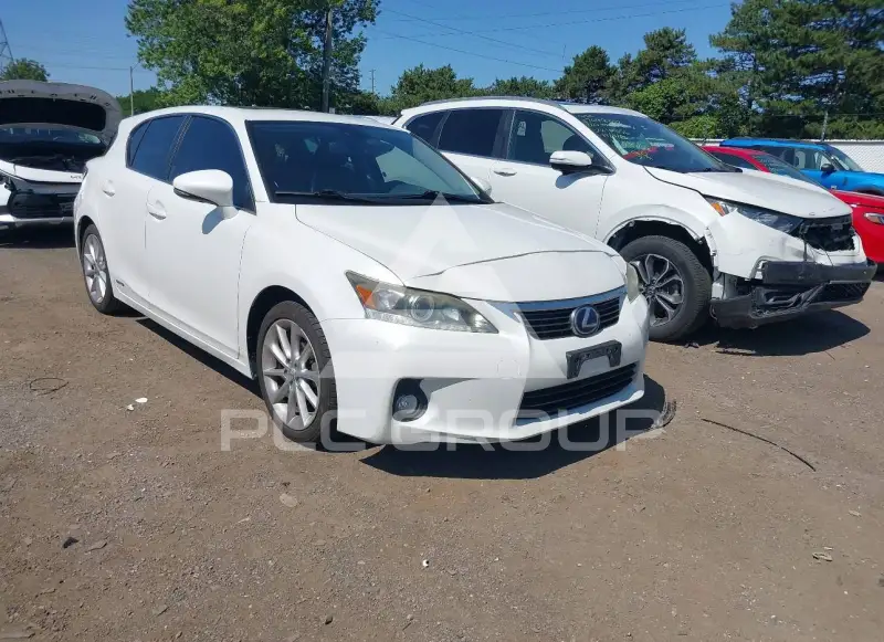 2013 Lexus CT200 photo